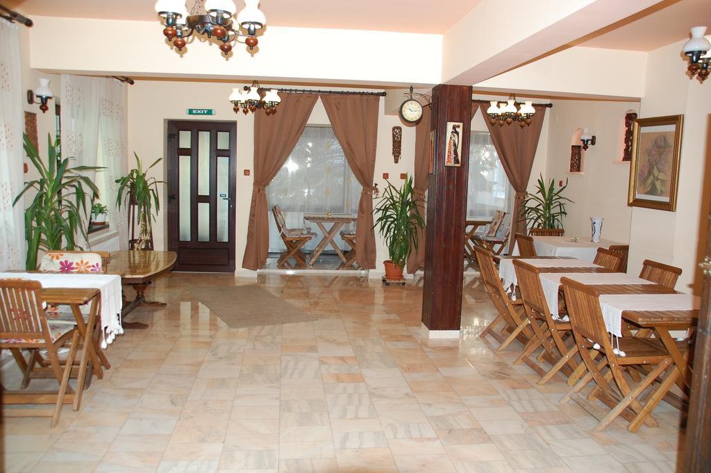 Pension Raluca Sinaia Bagian luar foto